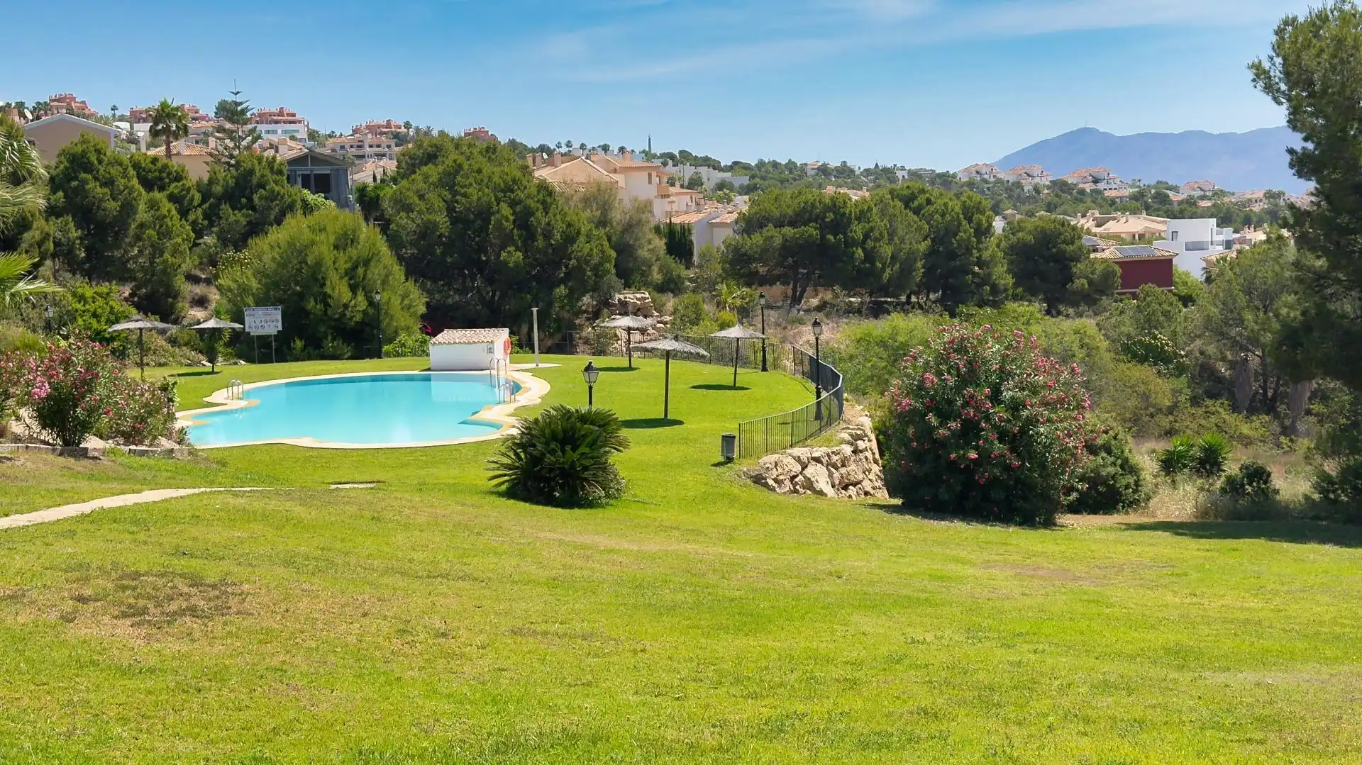 Piscina de Casa adosada en venta en Finestrat con Aire acondicionado, Jardín privado y Terraza