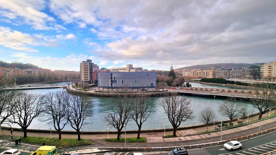 Vista exterior de Pis en venda en Donostia - San Sebastián  amb Calefacció i Balcó