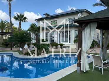 Villa con balcone in vendita a Lugar Altabix Poligono 3