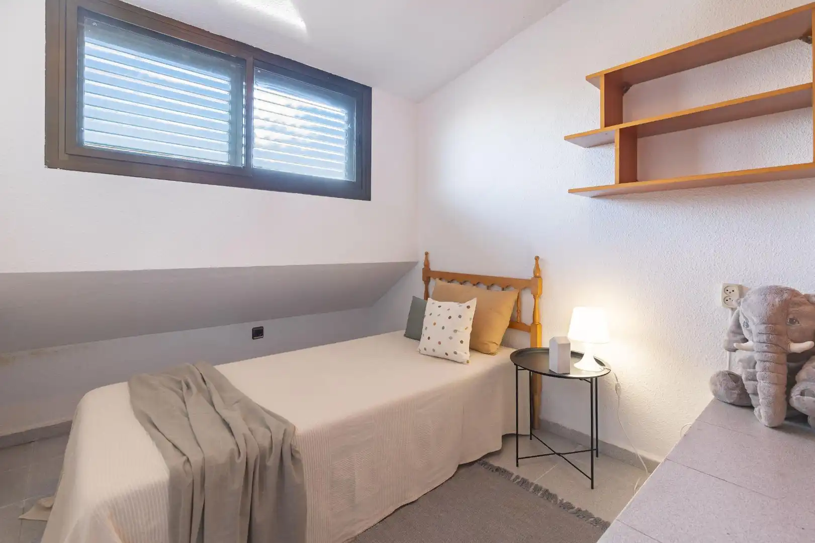 Habitación de Casa adosada en venta en Paterna con Calefacción, Jardín privado y Terraza