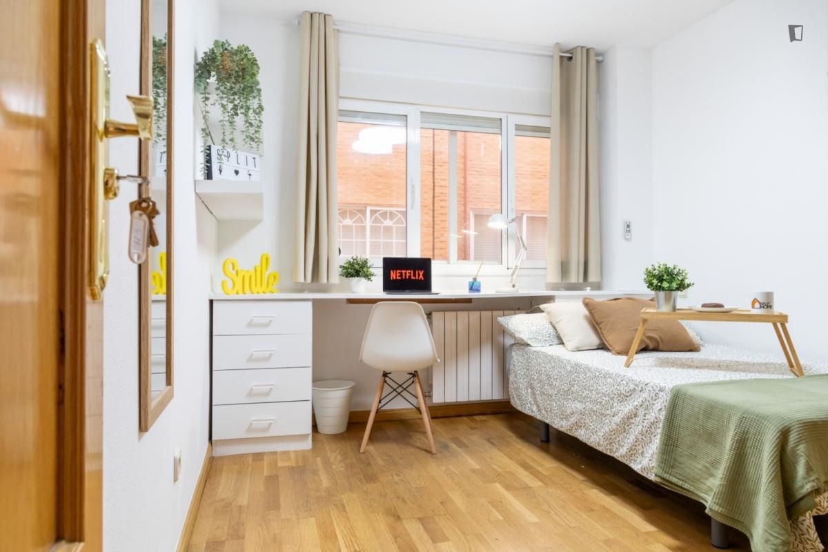 Dormitori de Apartament per a compartir en Getafe amb Moblat, Forn i Rentadora