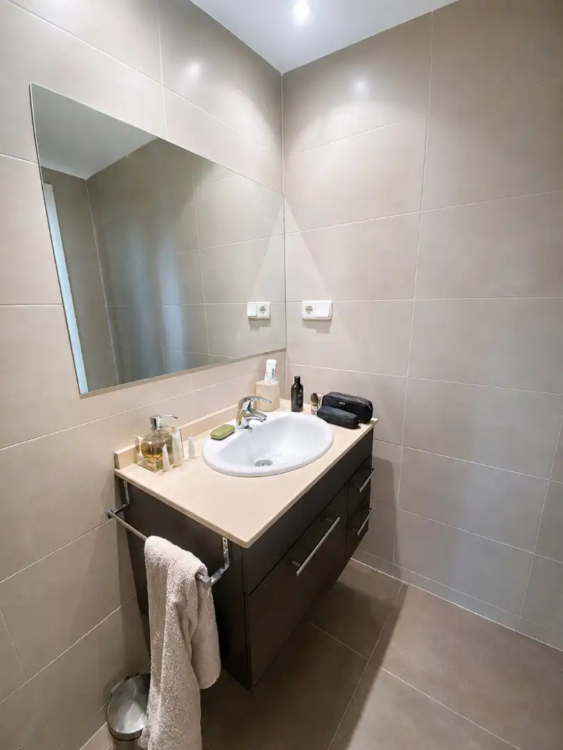 Baño de Piso de alquiler en Madrid con Calefacción y Amueblado