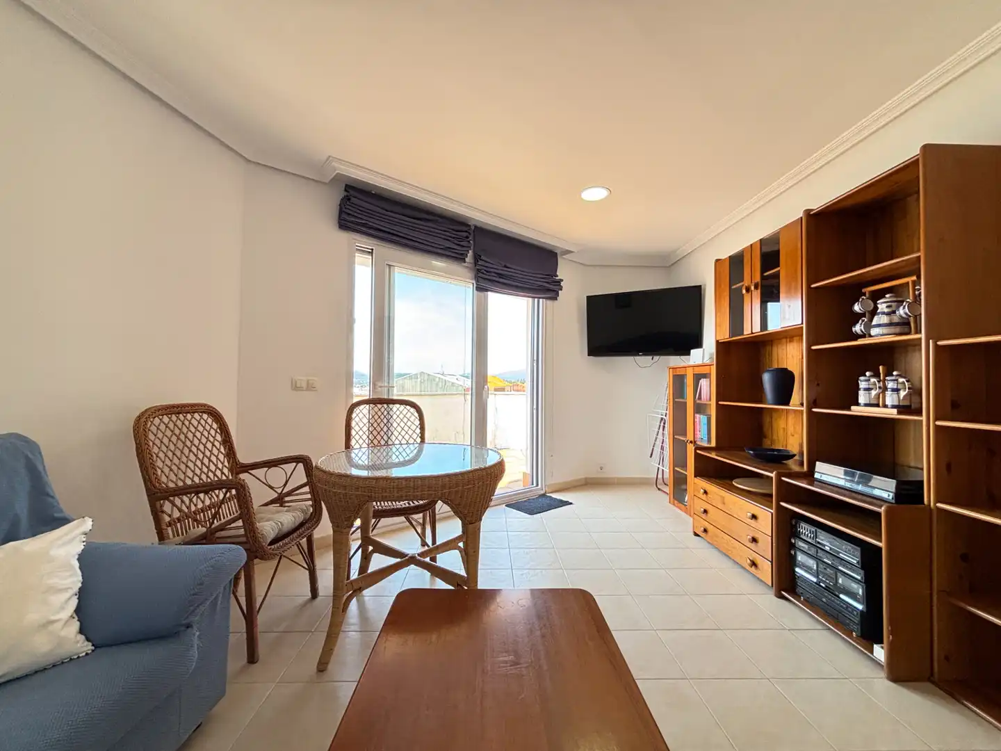 Sala d'estar de Àtic en venda en Boiro amb Calefacció, Terrassa i Moblat