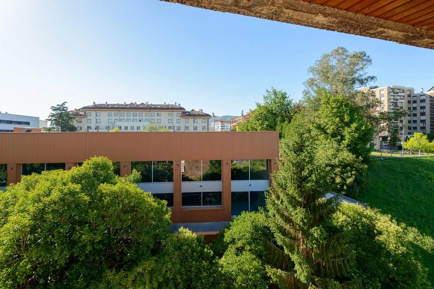 Vista exterior de Pis en venda en Oviedo  amb Calefacció, Terrassa i Traster