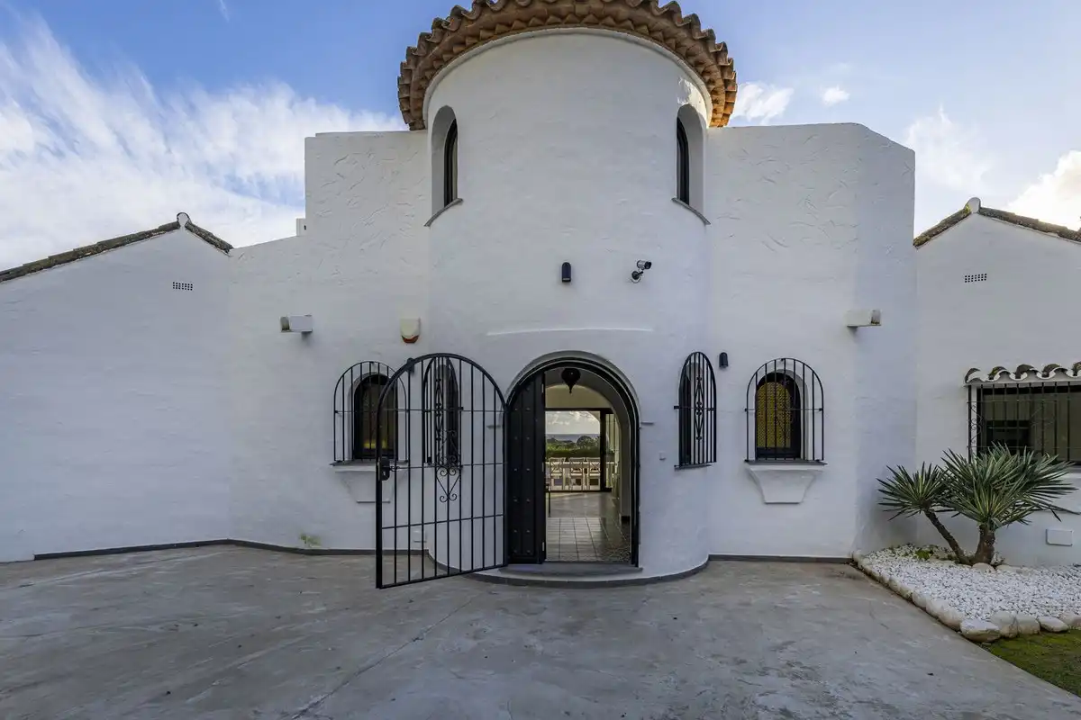 Vista exterior de Casa o chalet en venta en Marbella con Piscina