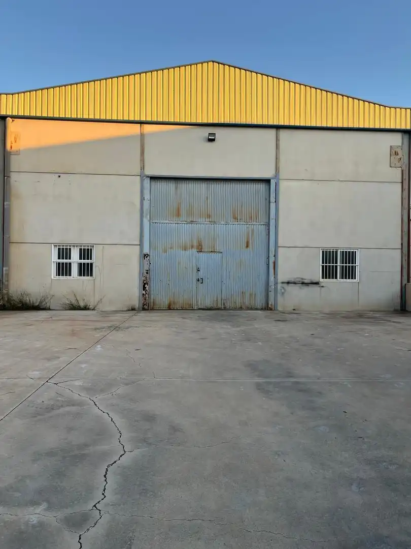Vista exterior de Nave industrial en venta en Fines