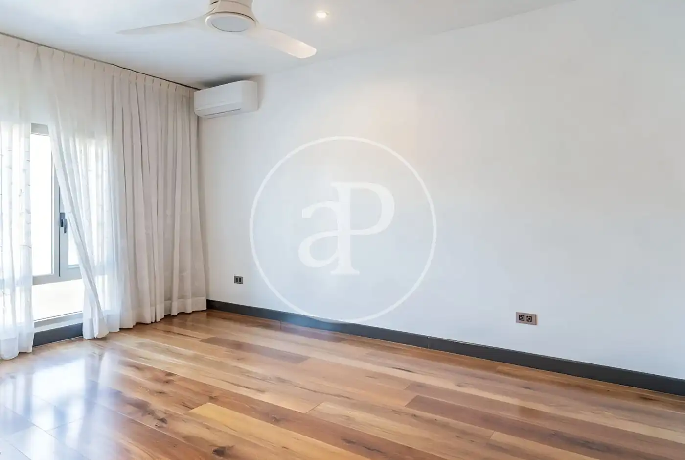 Bedroom of Houses for rent in Madrid  with Air Conditioner, Heating and Private garden