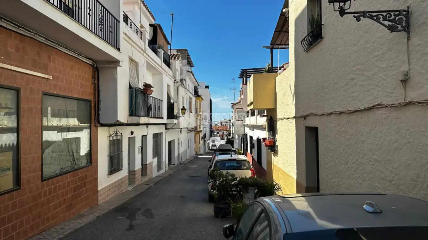 Außenansicht von Einfamilien-Reihenhaus zum Verkauf in Marbella mit Terrasse und Möbliert