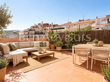 Ático con ascensor en venta en Calle de Rocafort