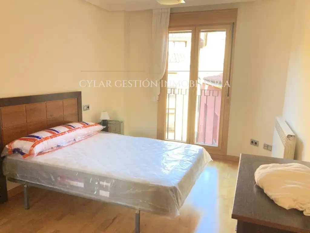Bedroom of Flat for rent in Salamanca  with Heating, Parquet flooring and Terrace