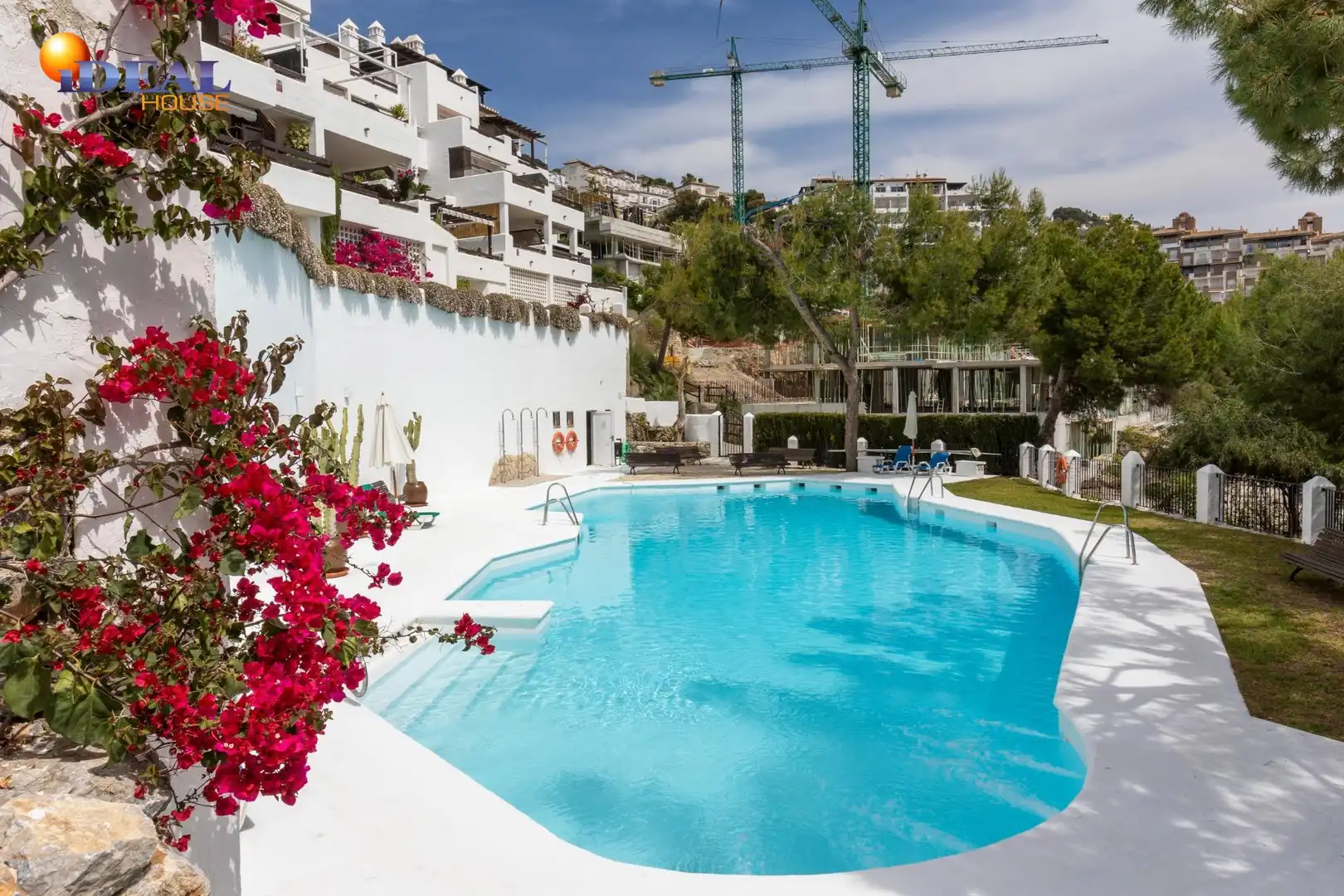 Piscina de Piso en venta en Almuñécar con Jardín privado, Terraza y Piscina comunitaria