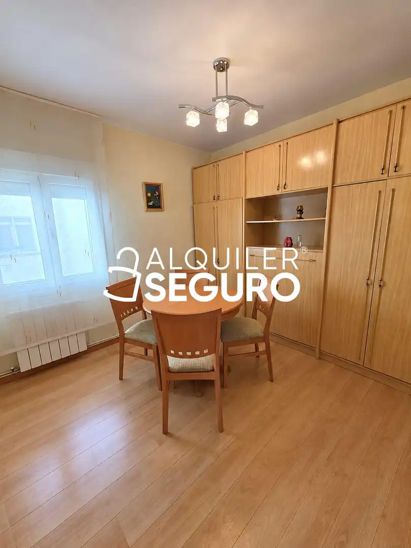 Habitación de Piso de alquiler en Burgos con Calefacción, Terraza y Amueblado