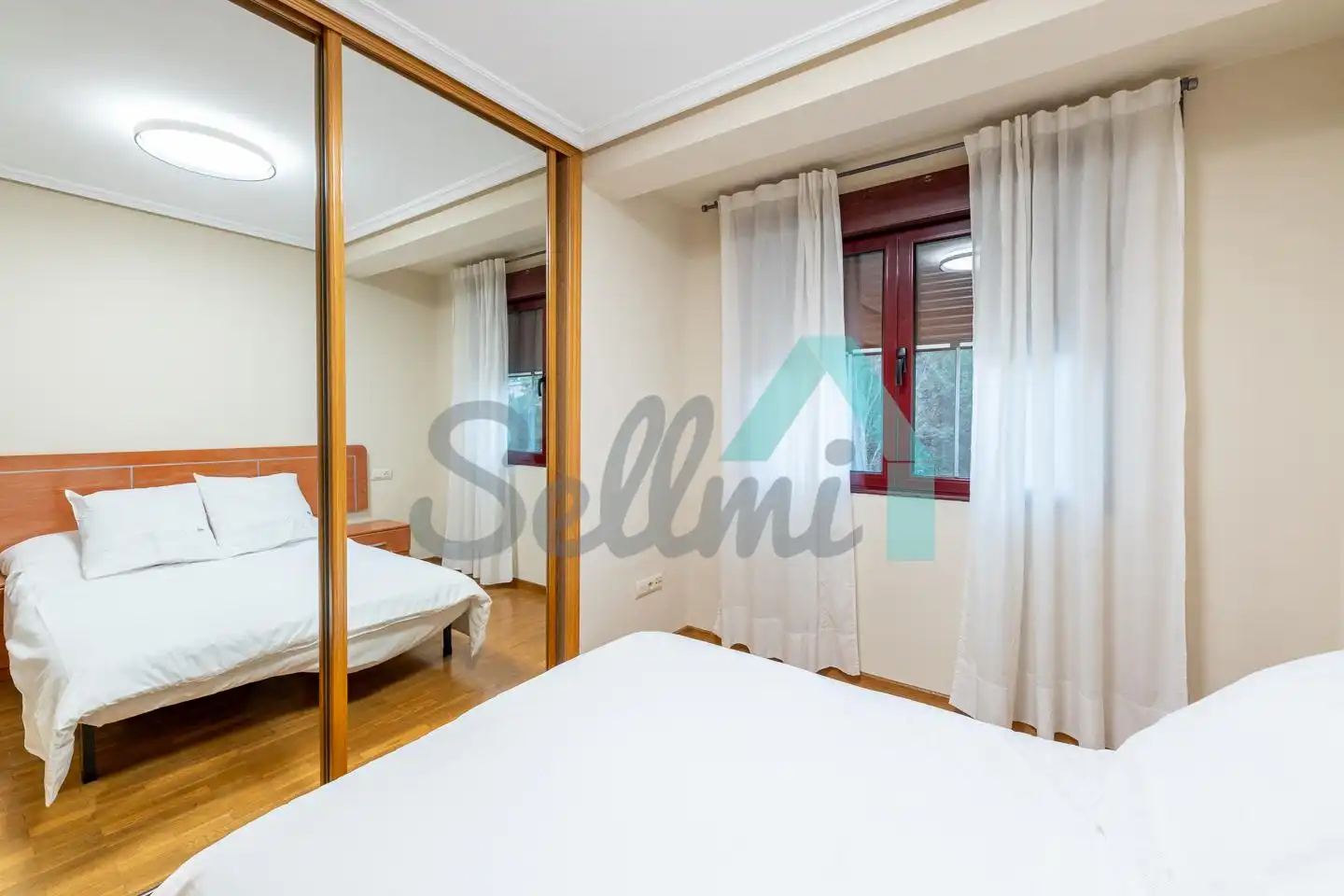 Bedroom of Flat for rent in Oviedo   with Heating, Parquet flooring and Furnished