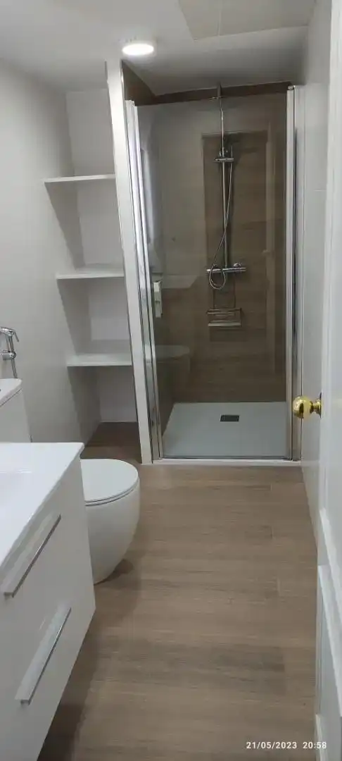 Badezimmer von Maisonette zur Miete in Islantilla mit Schwimmbad und Balkon
