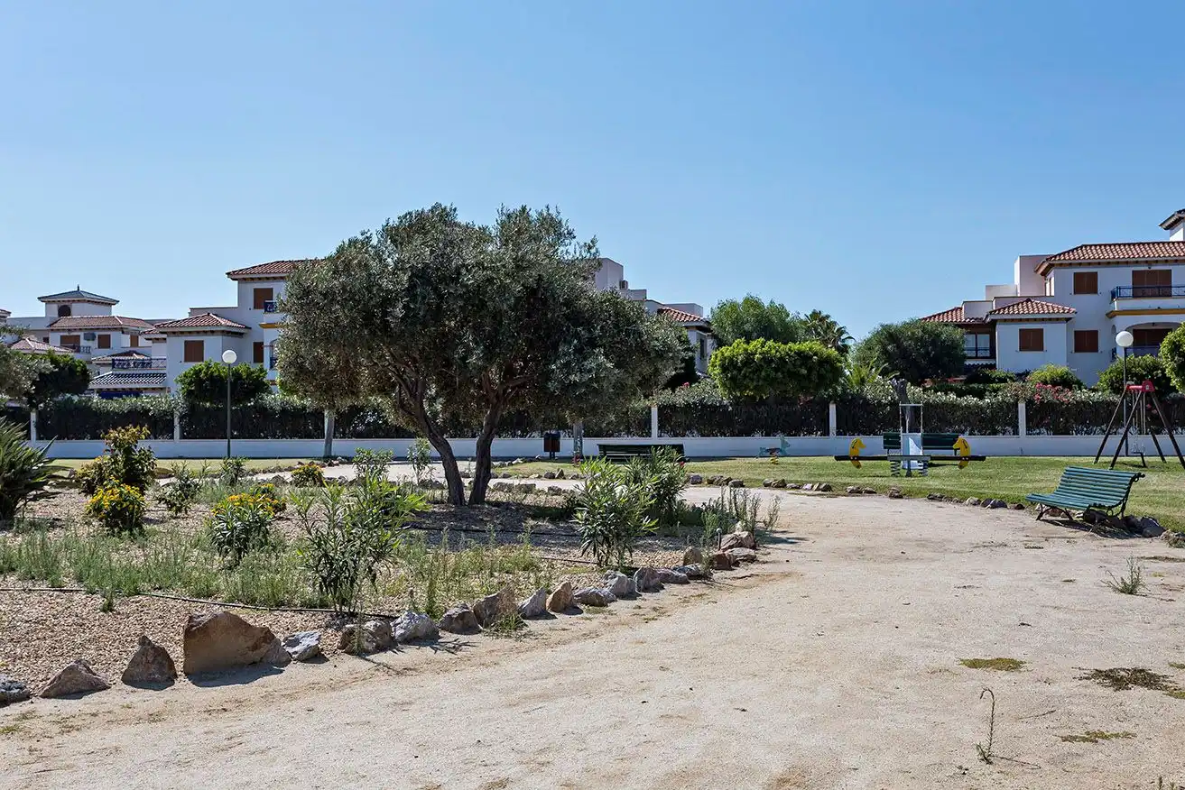 Einfamilien-Reihenhaus zur Miete in Vera mit Klimaanlage, Heizung und Privatgarten