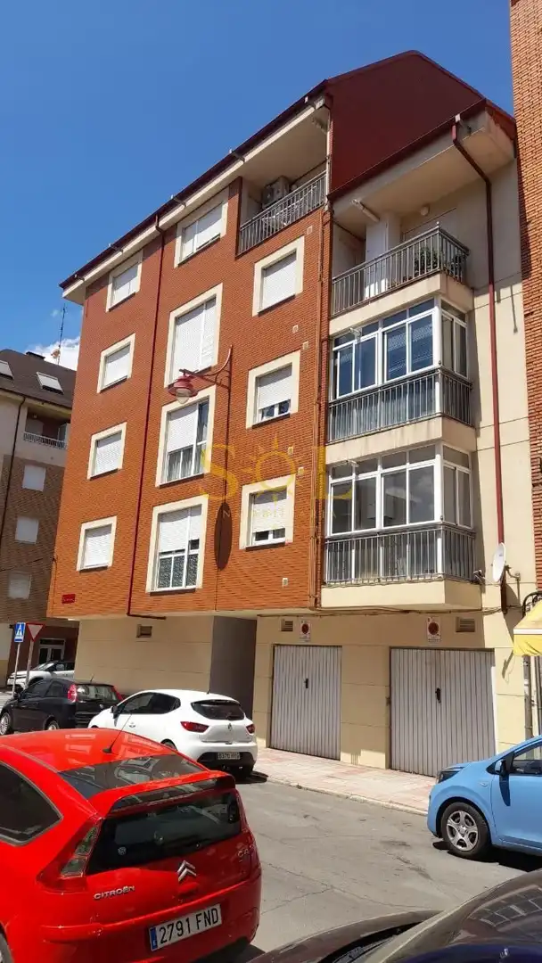 Wohnung zur Miete in Calle León Martín Granizo, La Lastra