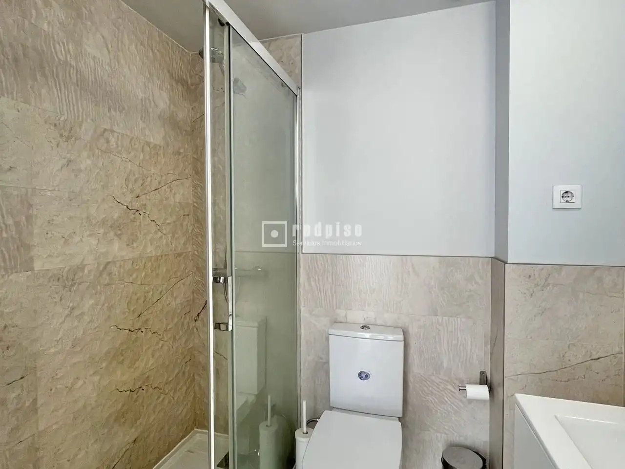 Badezimmer von Wohnung zur Miete in Madrid mit Klimaanlage, Heizung und Terrasse