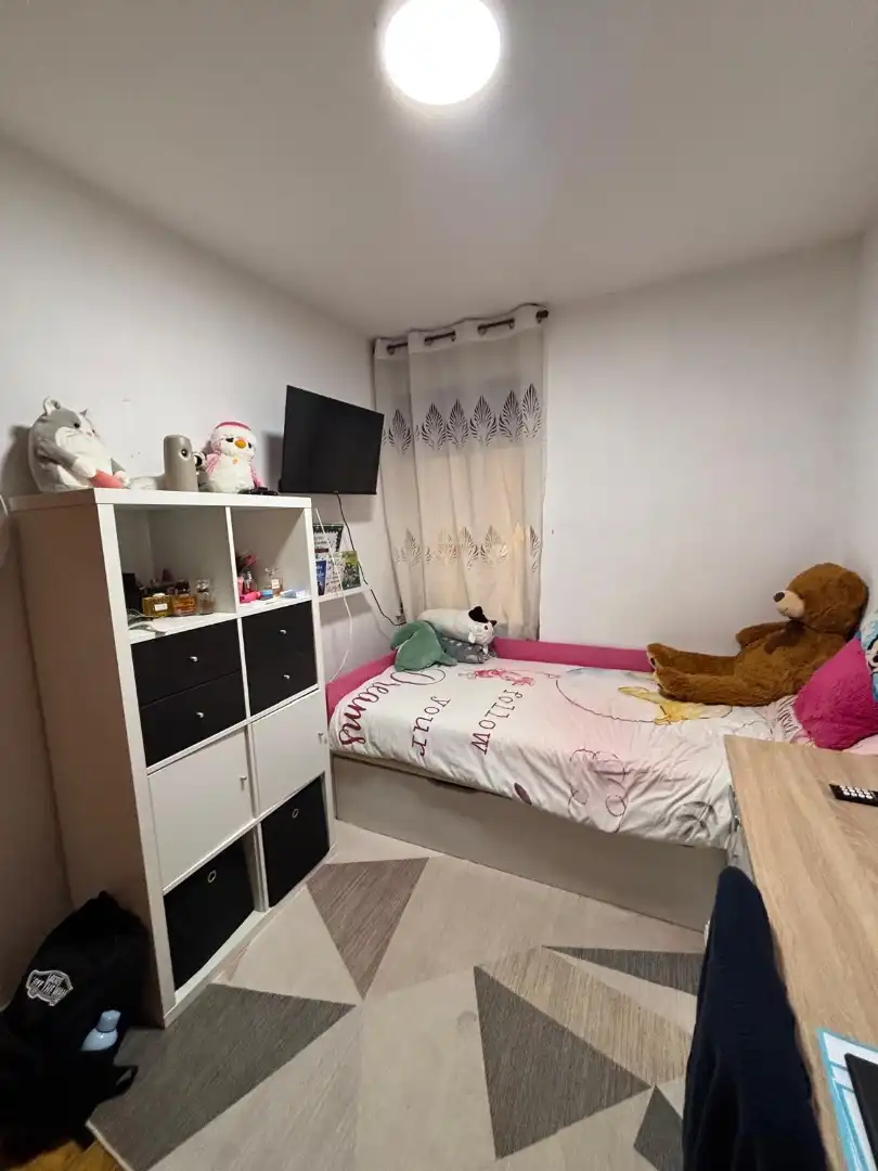 Dormitori de Pis en venda en Oviedo  amb Calefacció, Parquet i Forn