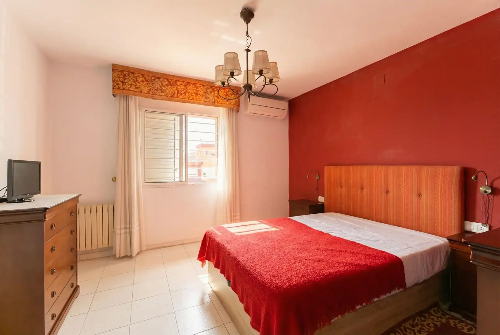 Habitación de Casa o chalet en venta en Castellón de la Plana / Castelló de la Plana con Aire acondicionado, Calefacción y Jardín privado