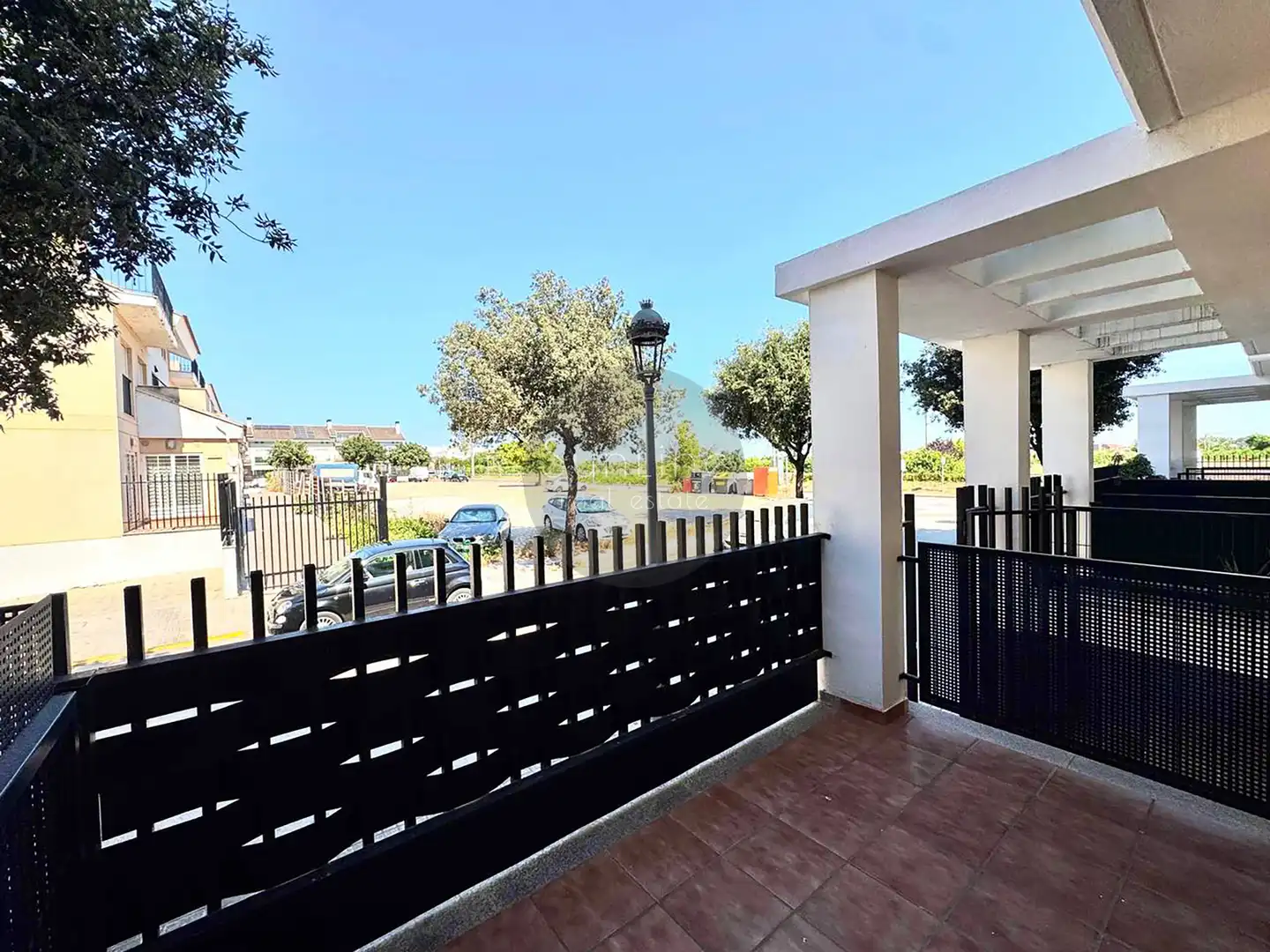 Terrasse von Einfamilien-Reihenhaus zur Miete in Moncada mit Klimaanlage, Privatgarten und Terrasse