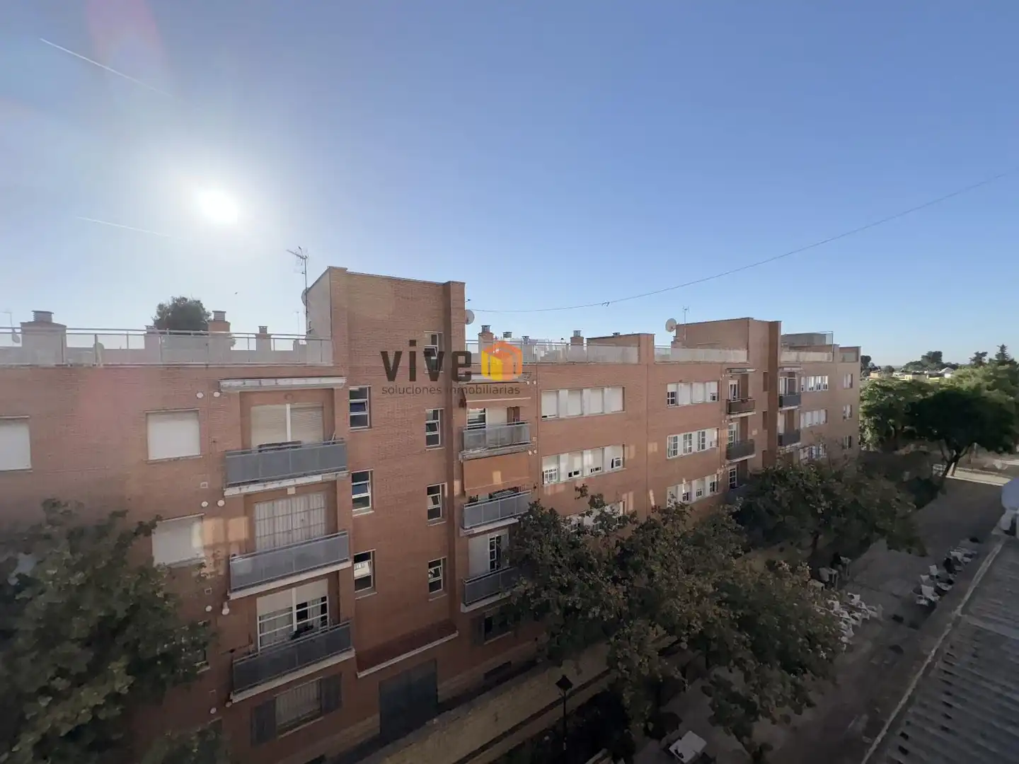 Vista exterior de Piso en venta en Mairena del Aljarafe con Aire acondicionado