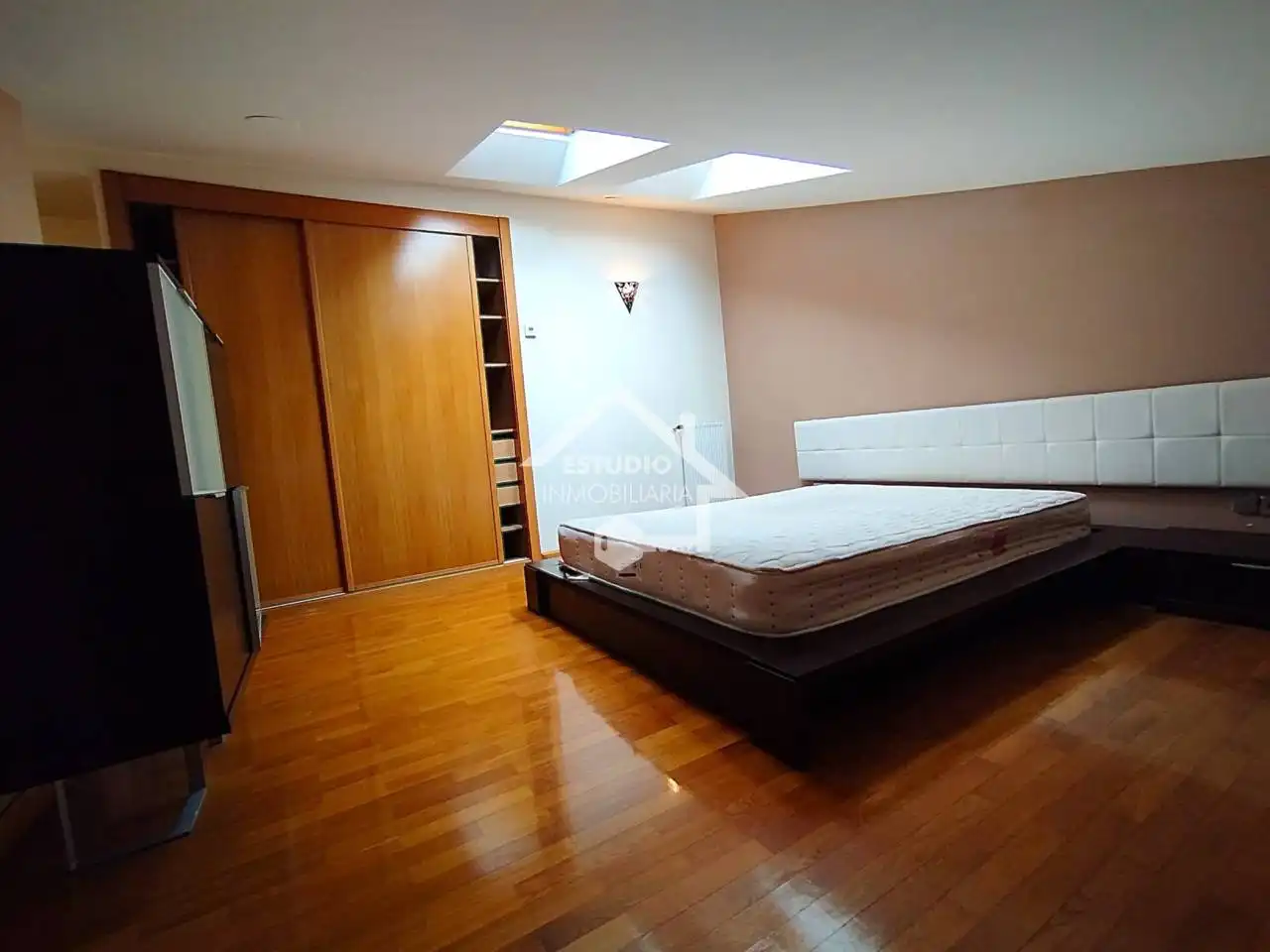 Habitación de Dúplex en venta en Viana con Calefacción y Balcón