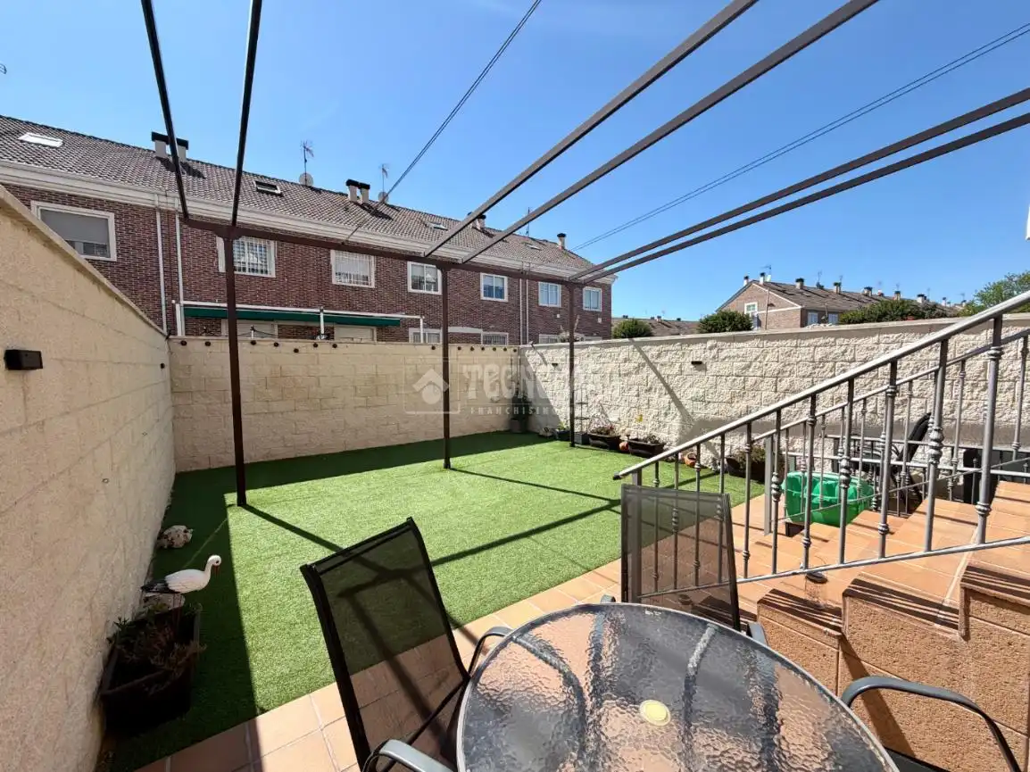 Garten von Einfamilien-Reihenhaus zum Verkauf in Azuqueca de Henares mit Klimaanlage und Heizung