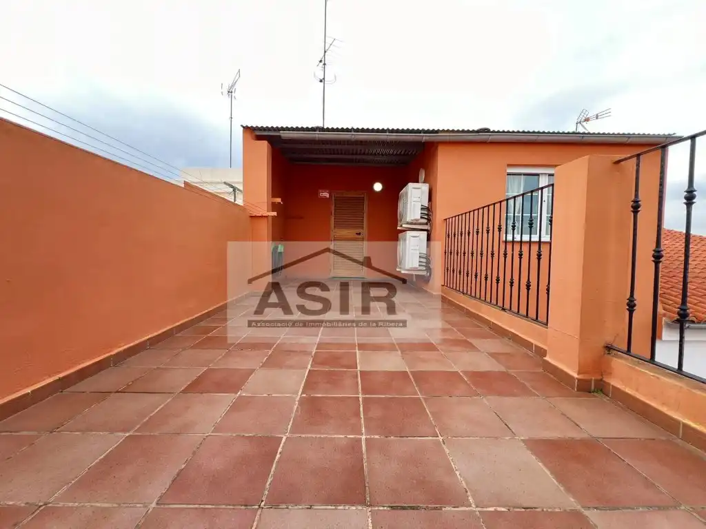 Vista exterior de Casa o xalet en venda en Carcaixent amb Aire condicionat, Terrassa i Piscina