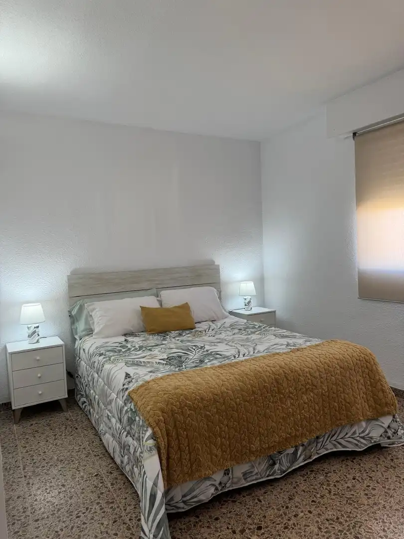 Dormitori de Pis en venda en Alicante / Alacant amb Jardí privat, Terrassa i Moblat