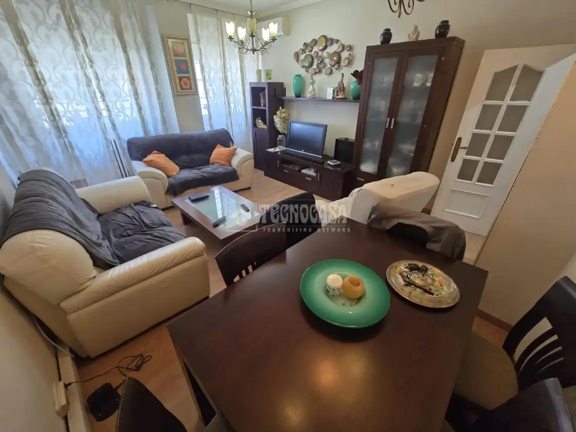 Living room of Flat for sale in Madrid  with Air Conditioner, Heating and Parquet flooring
