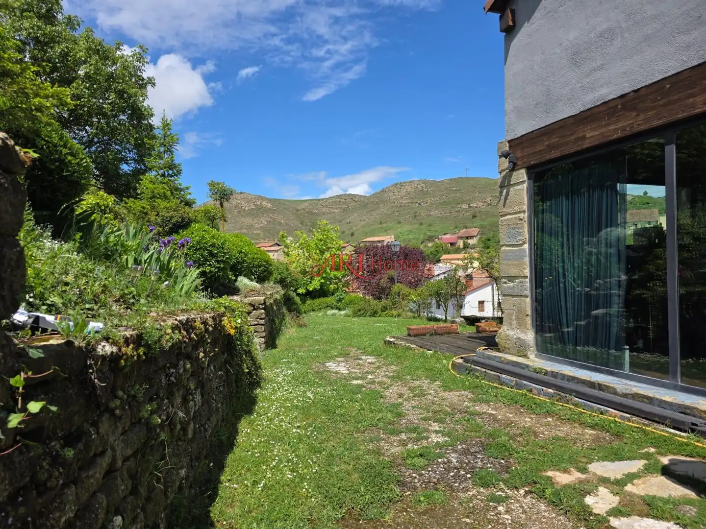 Garden of Buildings for sale in Quintanilla San García