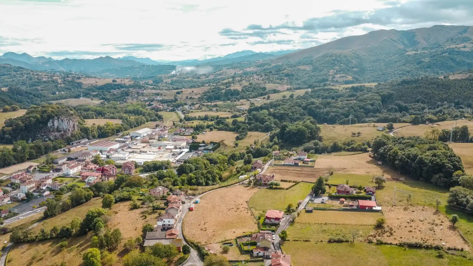 Vista exterior de Casa o chalet en venta en Piloña con Calefacción, Jardín privado y Parquet