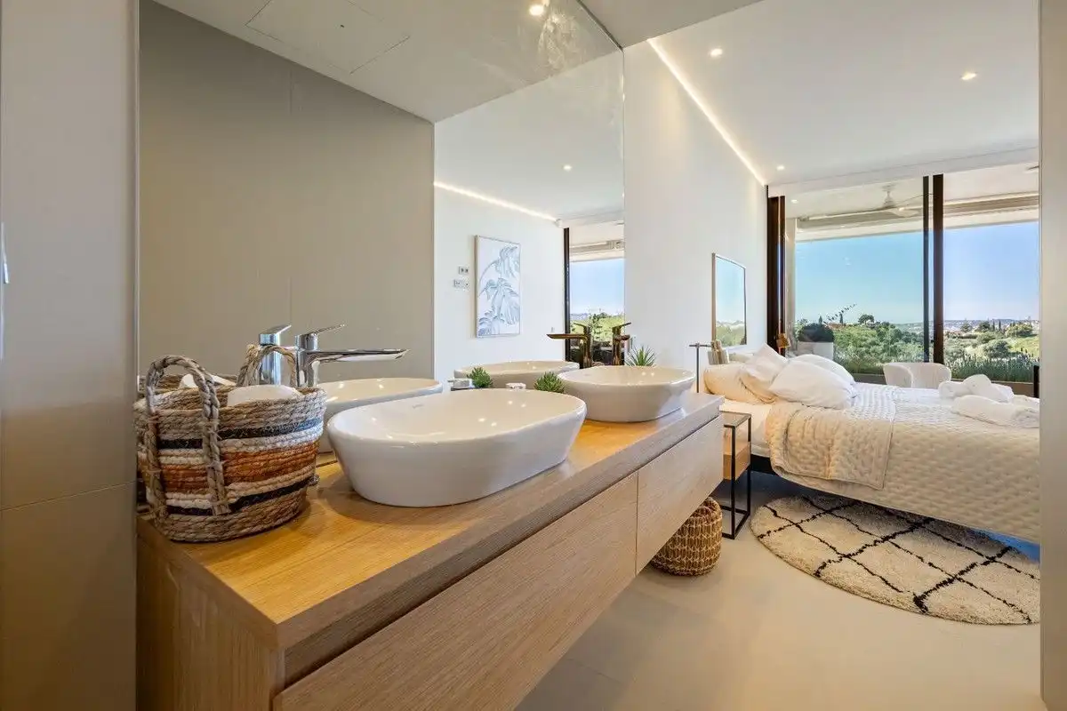 Bany de Apartament de lloguer en Fuengirola amb Aire condicionat, Calefacció i Terrassa