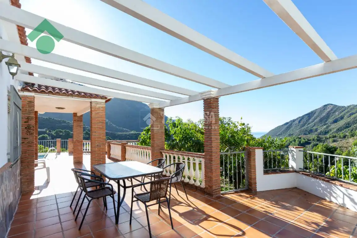Terrassa de Finca rústica en venda en Nerja amb Piscina