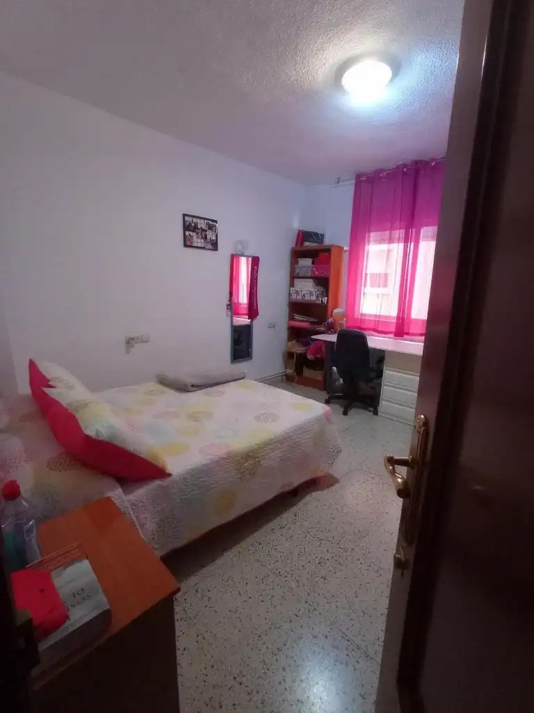 Schlafzimmer von Wohnung zur untervermieten in Granada mit Heizung und Möbliert