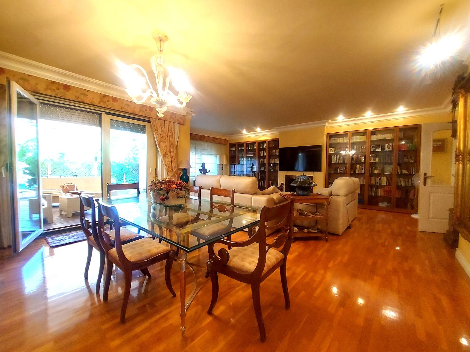 Menjador de Casa o xalet en venda en  Logroño amb Calefacció, Parquet i Piscina