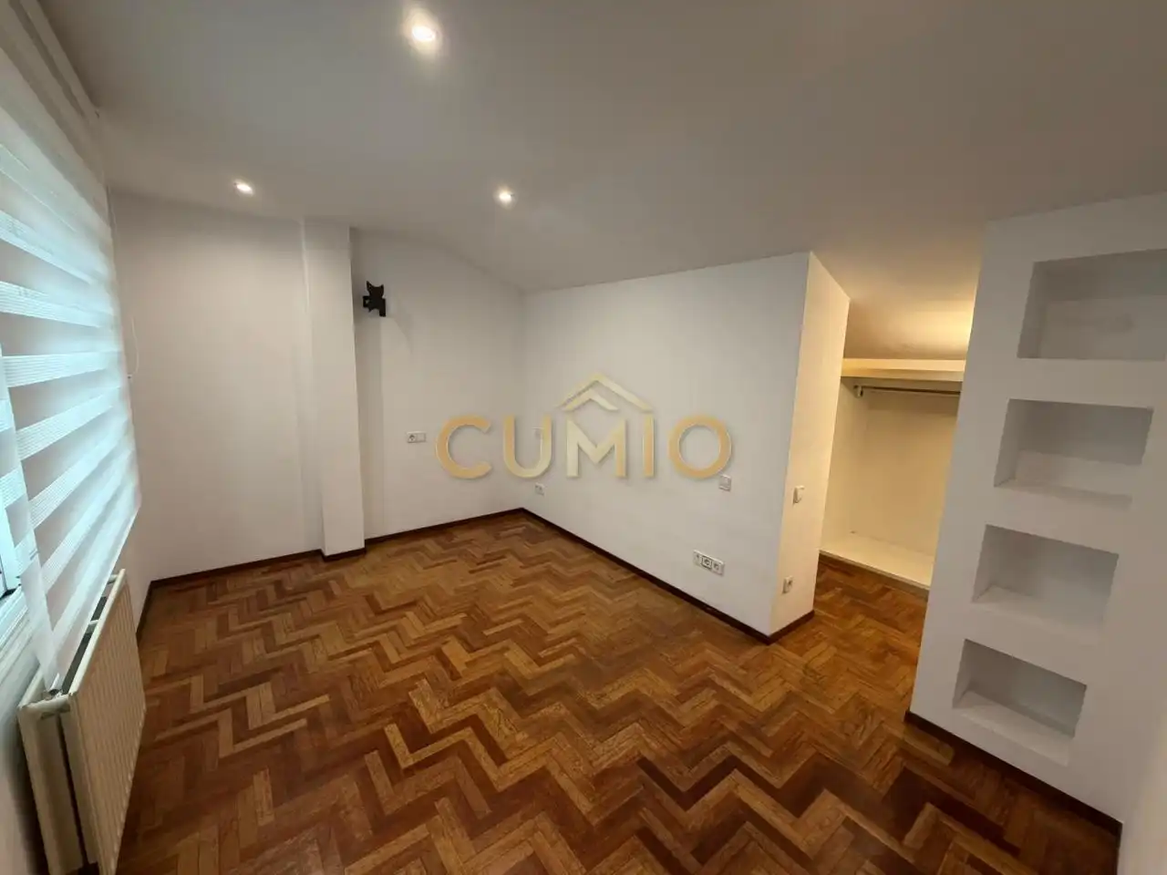 Maisonette zum Verkauf in Nigrán mit Heizung, Parkett und Abstellraum