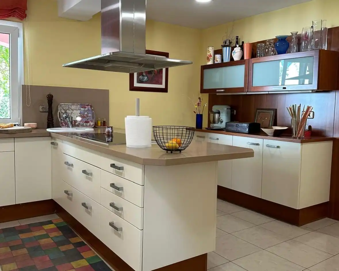 Cocina de Casa o chalet en venta en Badalona con Aire acondicionado, Calefacción y Jardín privado