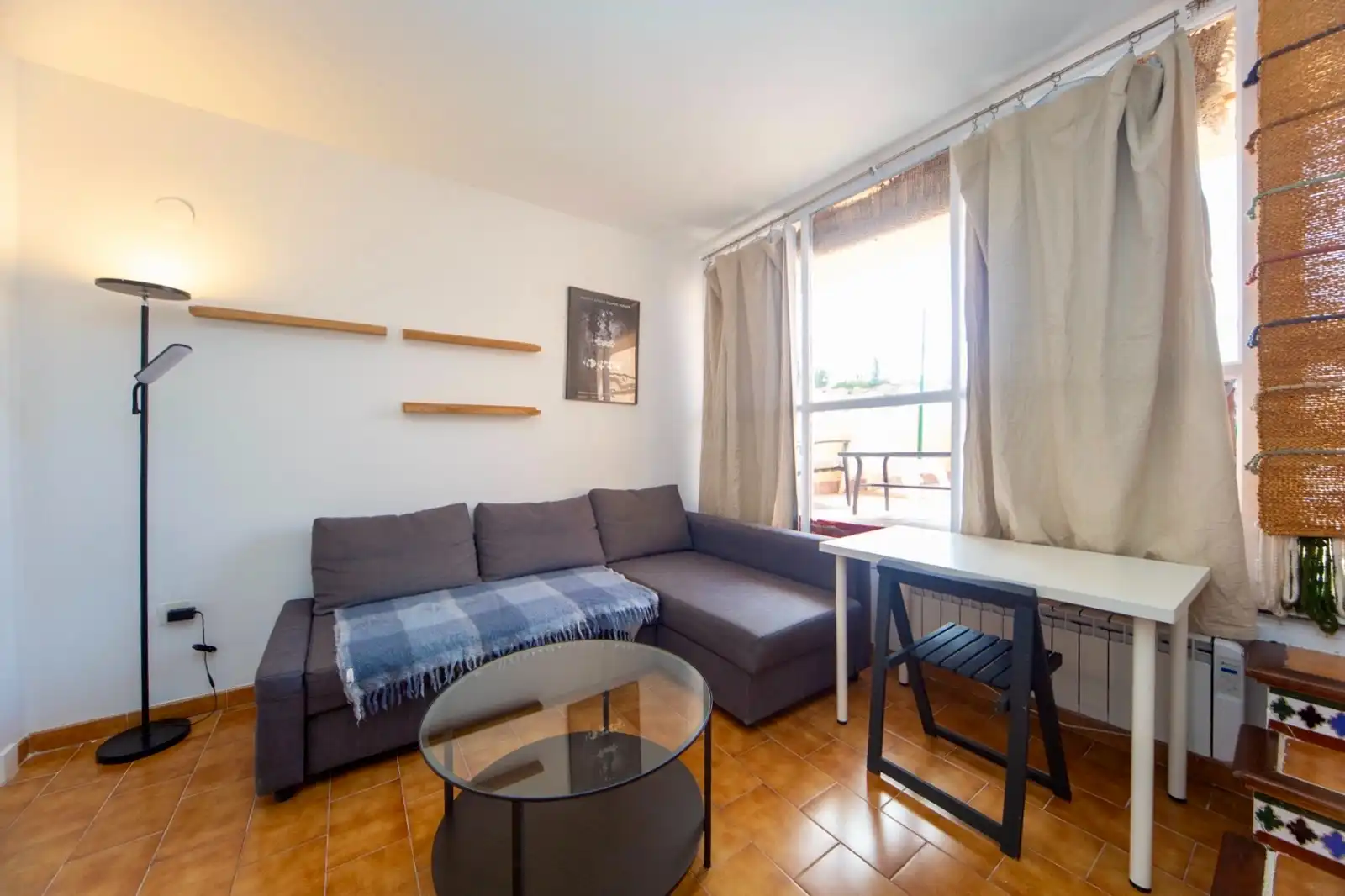 Sala d'estar de Apartament de lloguer en Granada amb Calefacció, Terrassa i Moblat