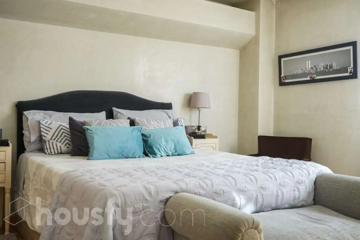 Habitación de Casa adosada en venta en Madrid con Aire acondicionado, Calefacción y Jardín privado