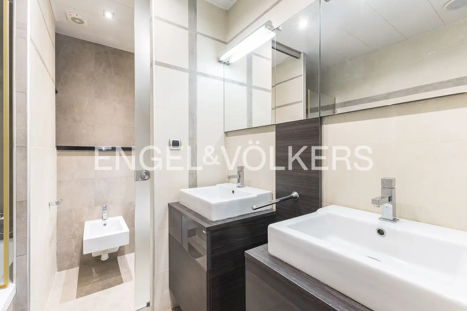 Baño de Casa o chalet en venta en El Prat de Llobregat con Aire acondicionado, Calefacción y Jardín privado