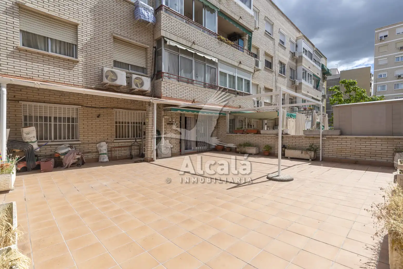 Außenansicht von Wohnung zum Verkauf in Alcalá de Henares mit Heizung und Terrasse