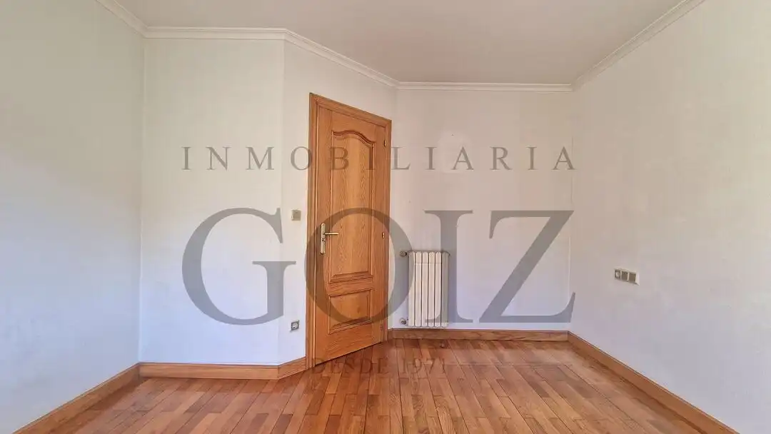 Habitación de Piso en venta en Donostia - San Sebastián  con Calefacción y Balcón