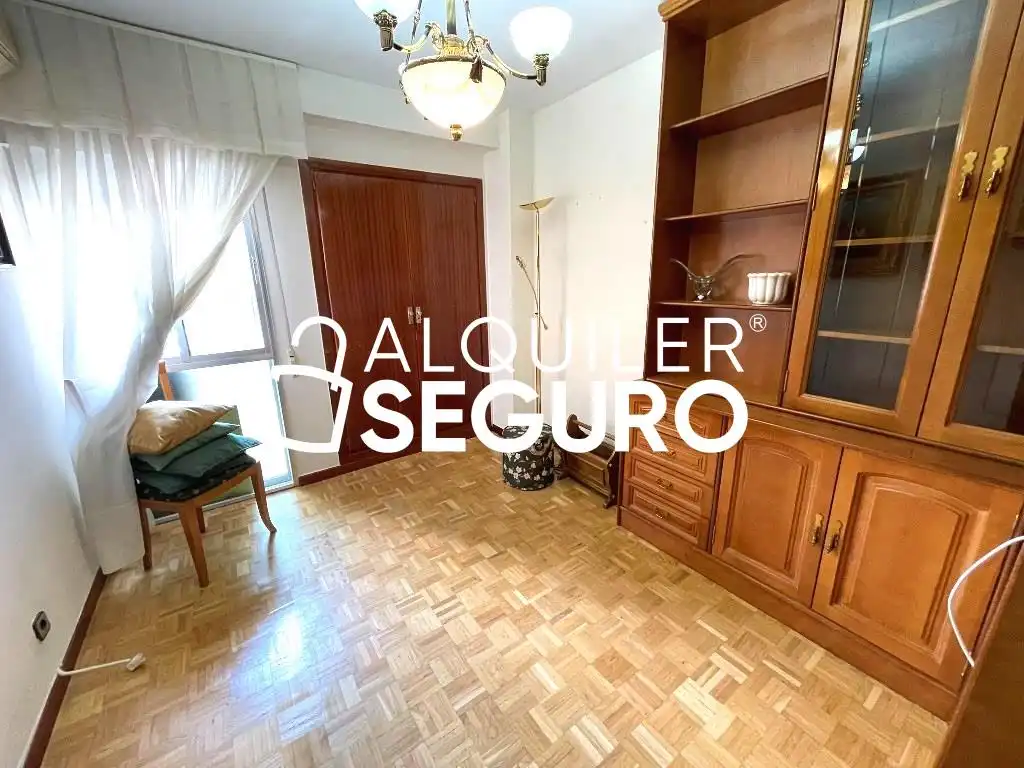 Schlafzimmer von Wohnung zur Miete in Madrid mit Heizung, Terrasse und Möbliert