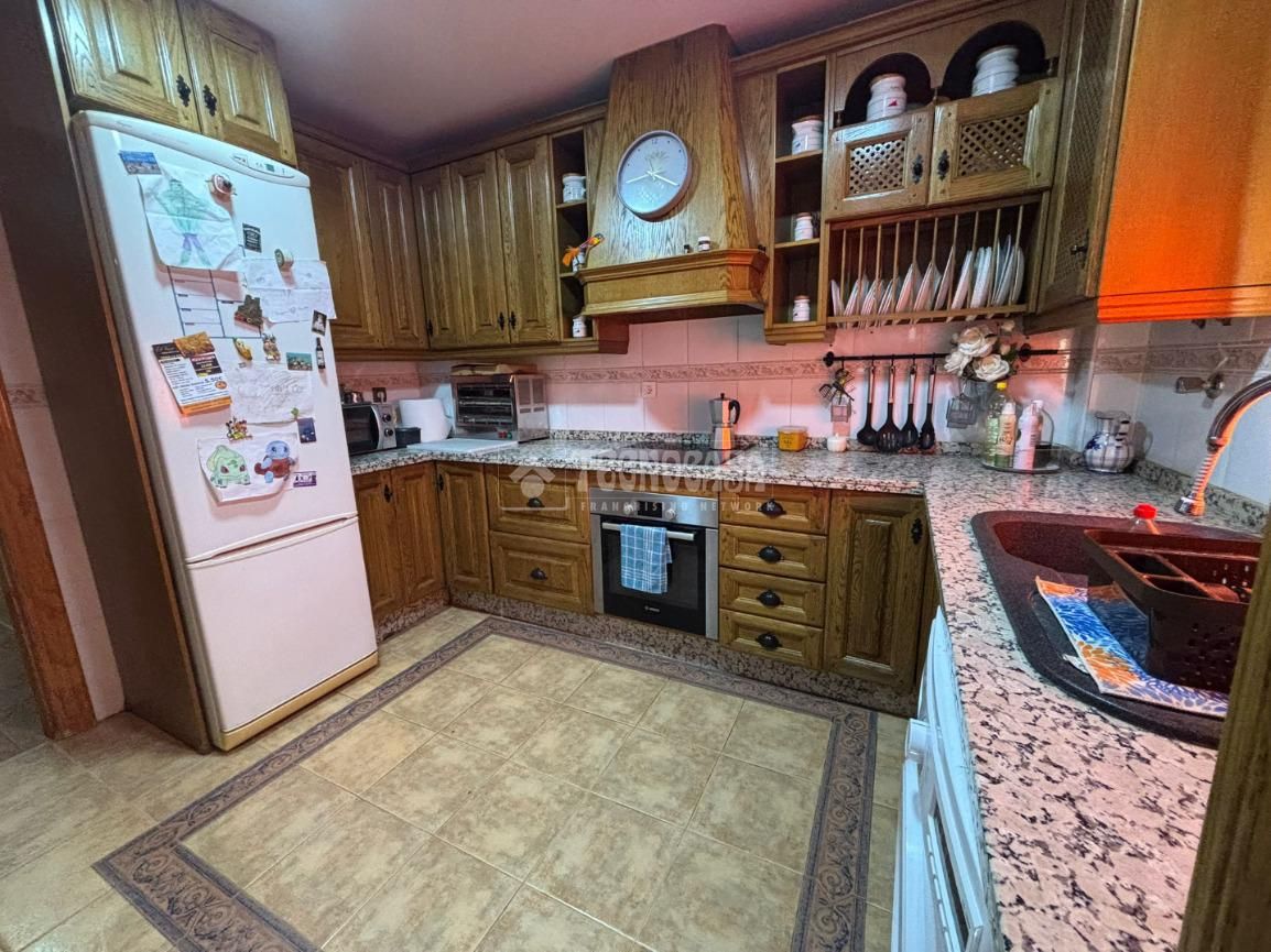 Kitchen of Single-family semi-detached for sale in Vegas del Genil