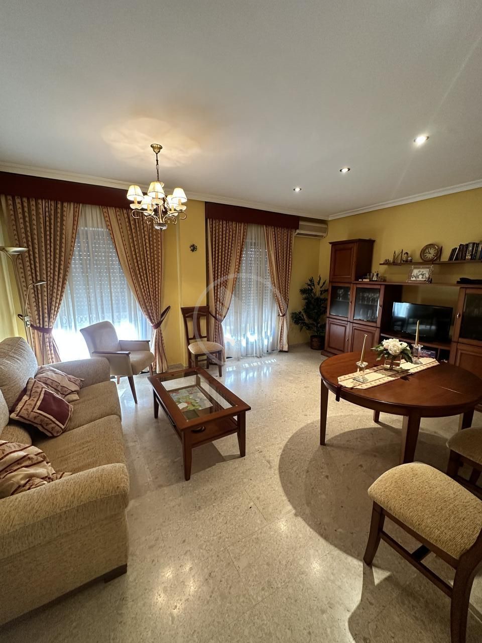 Sala d'estar de Pis en venda en Linares amb Aire condicionat