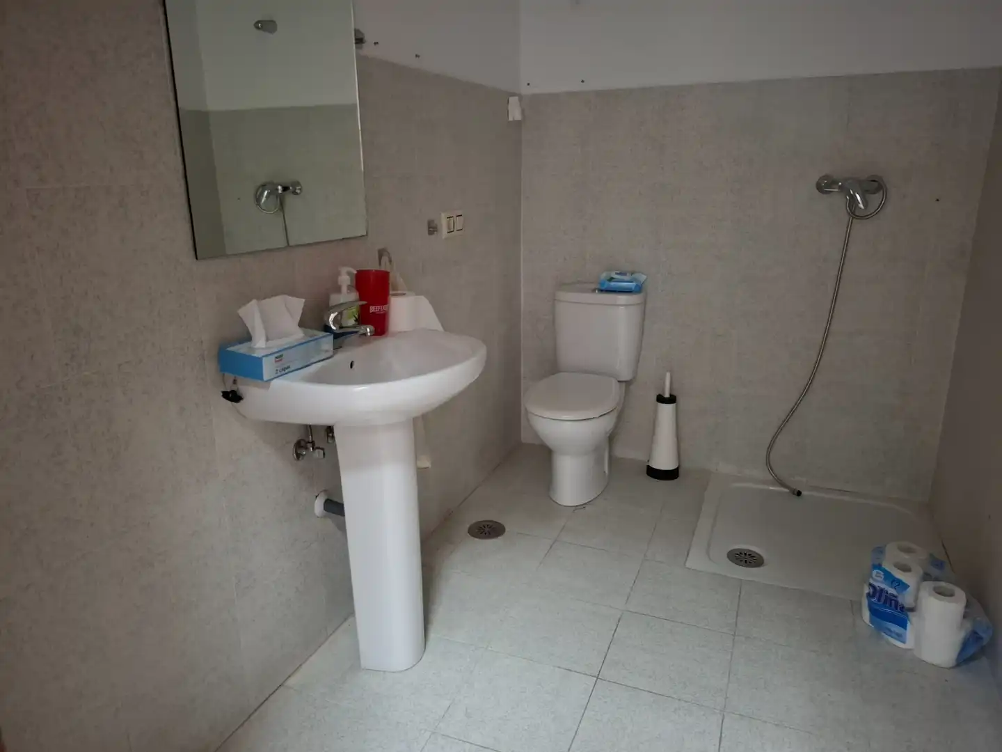 Badezimmer von Fabrikhallen zur Miete in Xove