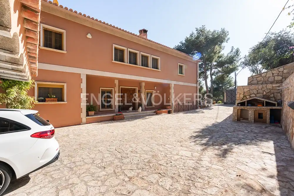 Vista exterior de Casa o xalet en venda en Sagunto / Sagunt amb Calefacció, Jardí privat i Parquet