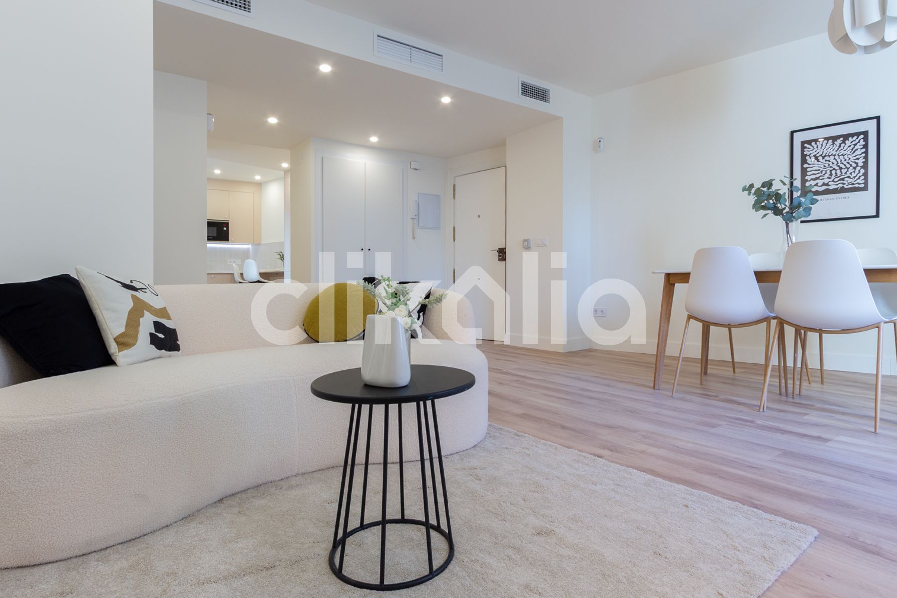 Living room of Flat for sale in  Sevilla Capital  with Air Conditioner, Storage room and Balcony