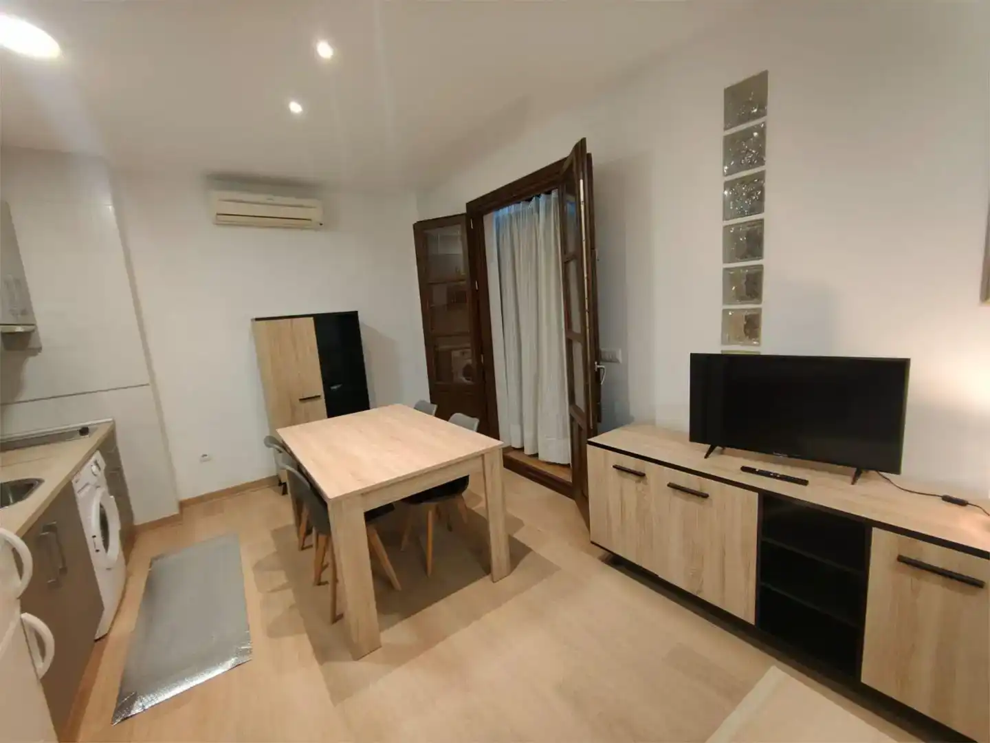 Menjador de Apartament en venda en  Granada Capital amb Aire condicionat i Balcó